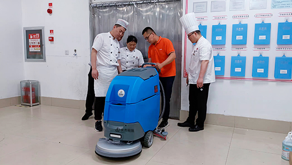 小型掃地車-清掃車廠家-餐廳采購慶杰手推式洗地機