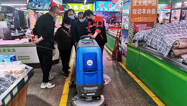 小型掃地車-清掃車廠家-農貿市場采購慶杰手推式洗地機