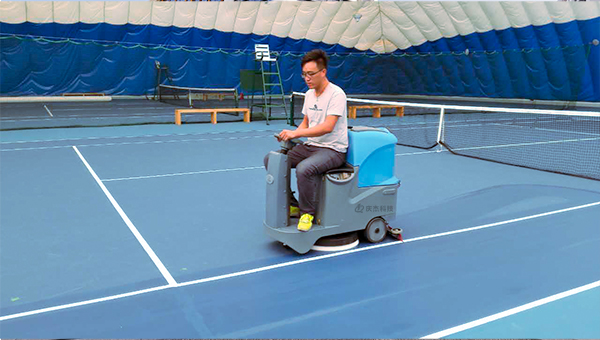 掃地車廠家-清掃車廠家-大型球場使用慶杰駕駛式洗地機
